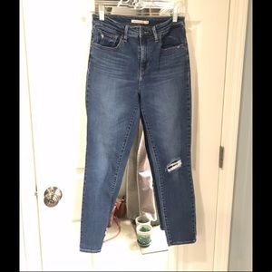 High Rise Skinny Levi’s